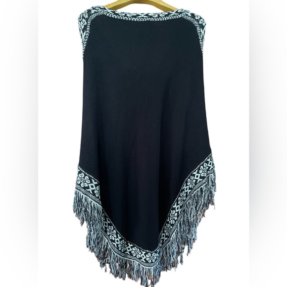 Amanda Blu Fringed Poncho in Black w/Tribal Print Trim One Size EUC - Picture 2 of 7